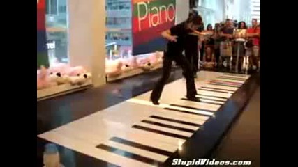 Да свириш на пиано с крака
