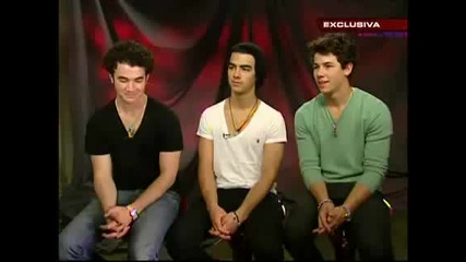 Jonas Brothers Interview on Al Rojo Vivo - Part 1