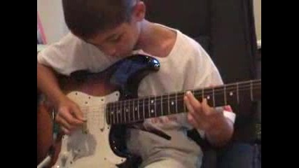 дете свири страхотно на китара 