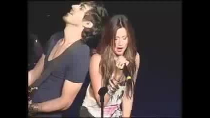 Ashley Tisdale - Its Alright,  Its Ok live @ Kiss Concert 2009 - Boston,  Ma (hq Performance)