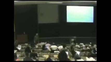 Професор събужда студент по време на лекция - смях