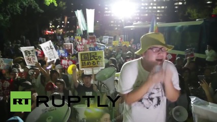Japan: Anti-military protests continue outside Tokyo parliament