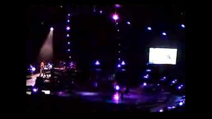 Britney - Im Not A Girl, Not Yet A Woman(live)