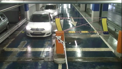 Вижте какво заснеха камерите в паркинг в София!!!