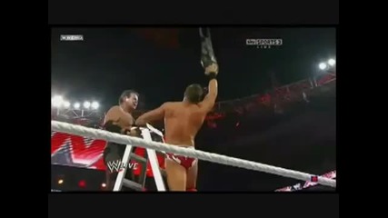 Wwe Jerry Lawler преби Michael Cole