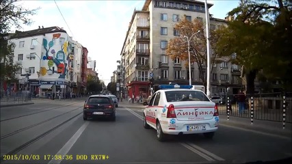 Много ми е чудно, полицаите в бялата "къщичка" какво правят в този момент ?