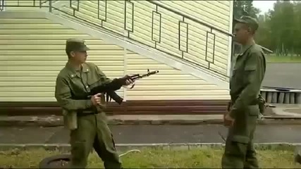 Как да обезвредим насочен към нас Калашник • смях !