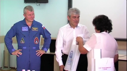 Кметът на Несебър и двама космонавти от България и Русия на среща с ученици в Соу „любен Каравелов“
