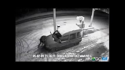 Тъпак на бензиностанция