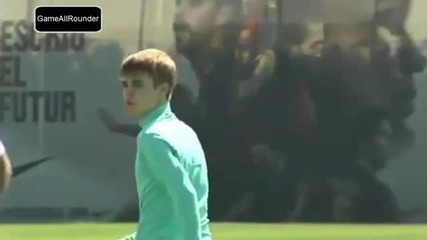 Justin Bieber обича да играе футбол :) ето и как тренира с Барса