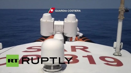 Спасителна акция в Средиземно море, вадят от водата мигранти