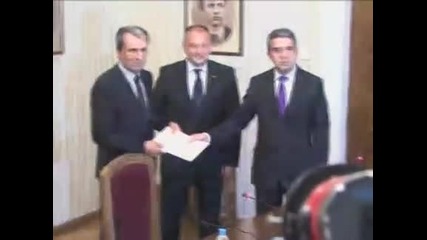 Президентът връчи мандат за съставяне на правителство на Коалиция за България
