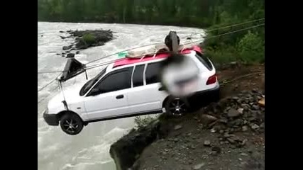 Как да прекараме колата си над голяма река 