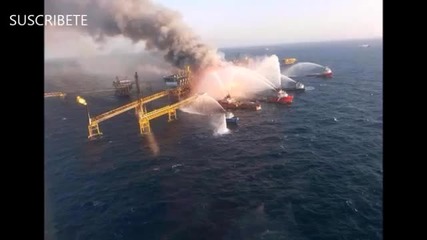 Взрив и силен пожар на петролна платформа в Мексико взеха жертви