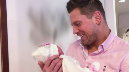 The Miz and Maryse introduce the world to Monroe Sky Mizanin: Miz & Mrs., Aug. 14, 2018