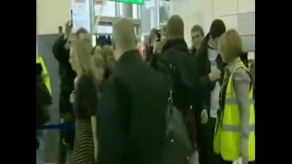Голям интерес към Дейвид Бекъм на летището в Манчестър 