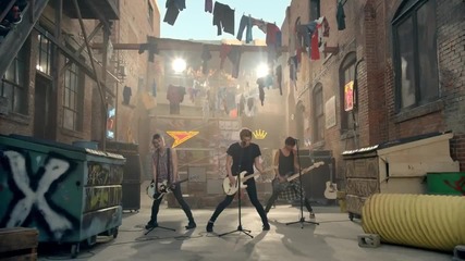 Премиера! 5 Seconds Of Summer - She Looks So Perfect - Official Music Video