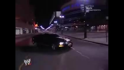 John Cena излиза с кола