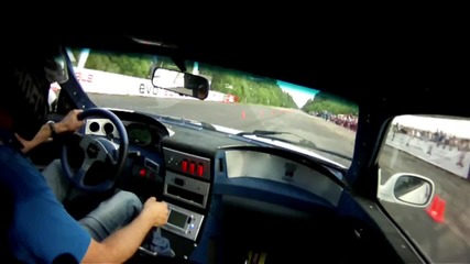 Bugatti Veyron vs Nissan Skyline Gt-r R34
