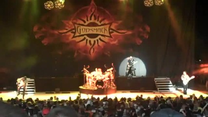 Crue Fest 2009 - Godsmack - Straight Out Of Line 