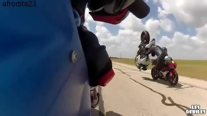 Моторист се опита да прескочи друг моторист!