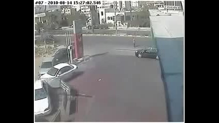 Пиян шофьор блъска няколко автомобила 