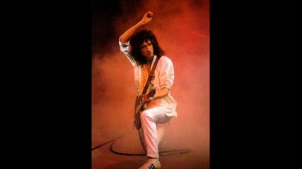 Queen - Sleeping on the sidewalk 