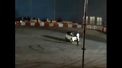 Smart размазва Ferrari Ексремно шоу