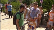 Феновете на Реал чакат Тони Кроос пред болницата