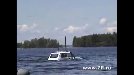 Лада Нива Може Да Плува :d :d :d