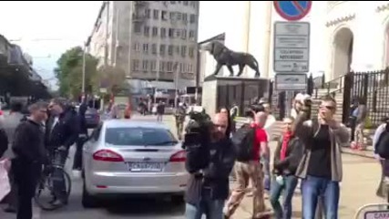 Протестиращи пред съдебната палата