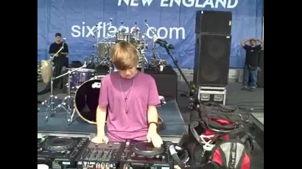 Justin Bieber Can Dj! Rare!! Must See!