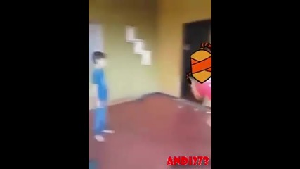 Това хлапе става за Lee Sin.