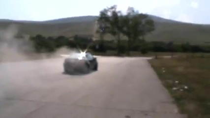 Един страхотен Burnout от Opel Calibra 4x4 Turbo