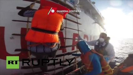Италианската брегова охрана спаси 144 нелегални имигранти