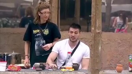 Марина се шегува с Любо