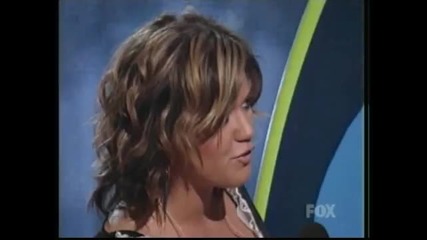 Kelly Clarkson Wins Teen Choice Awards August 2003 - Best Female Singer 