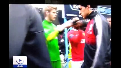 Ръкостискане на Суарез и Евра (11.02.2012 Man Utd. vs. Liverpool 2:1)