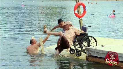 Инвалид попада във вода - Скрита Камера