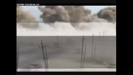 много силна крайпътна бомба се взривява