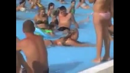 Тази рускиня май откачи ( смях)