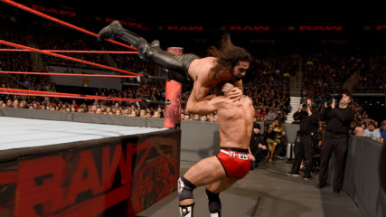 Seth Rollins vs. Cesaro: Raw, Nov. 27, 2017