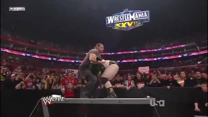 Triple H пребива King Sheamus 