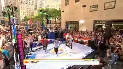 Justin Bieber - Baby ( Live Today Show 04/06/2010 )
