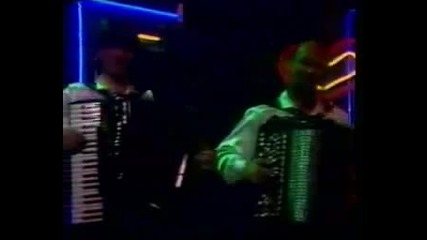 Lepa Brena - Zakuni se