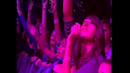 Justin Bieber пее на фенка One less lonely girl Торонто 23.11.2010 