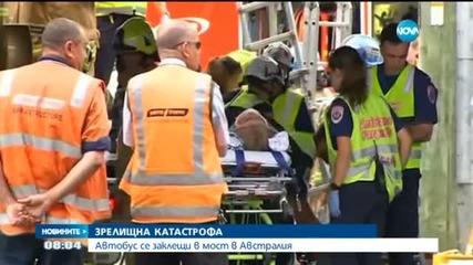 Зрелищна катастрофа – автобус се заклещи в мост