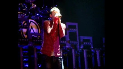 Linkin Park - Pushing Me Away (live) 