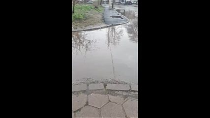 Разбити улици в кв. "Сухата река" в София