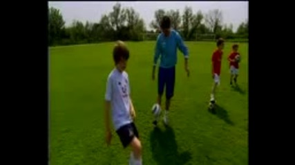 Football Freestyler на Billy Wingrove в Tv шоу ! 